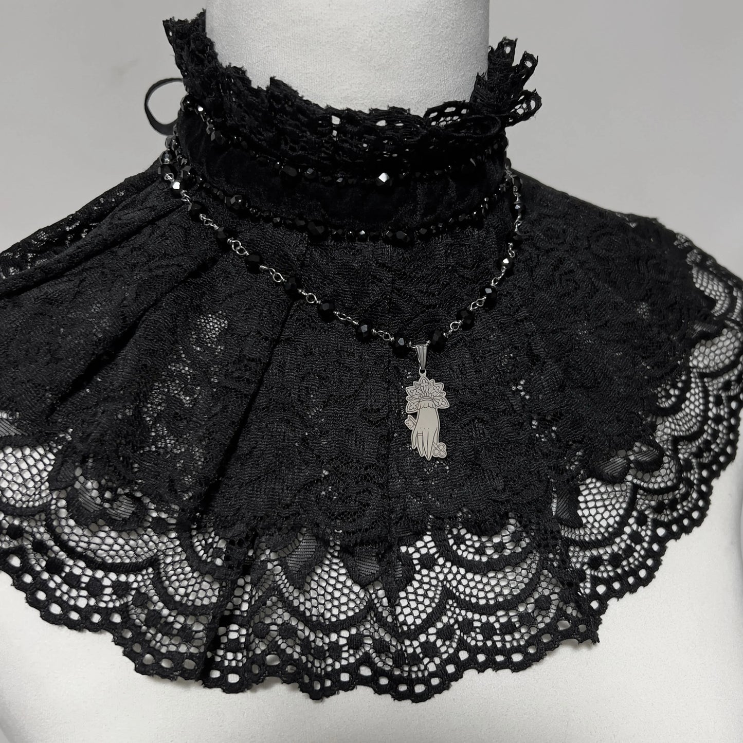 Victoriana lace collar with 925 Silver pendant