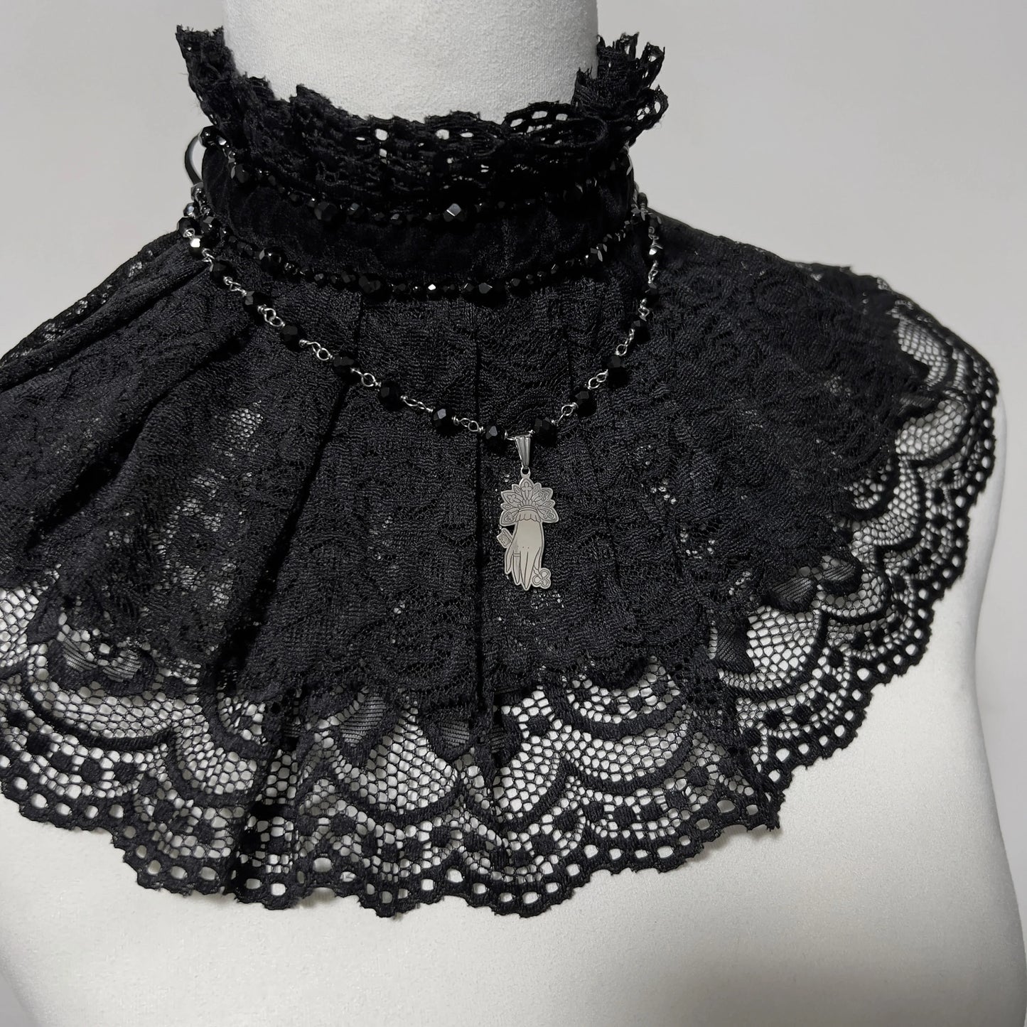 Victoriana lace collar with 925 Silver pendant
