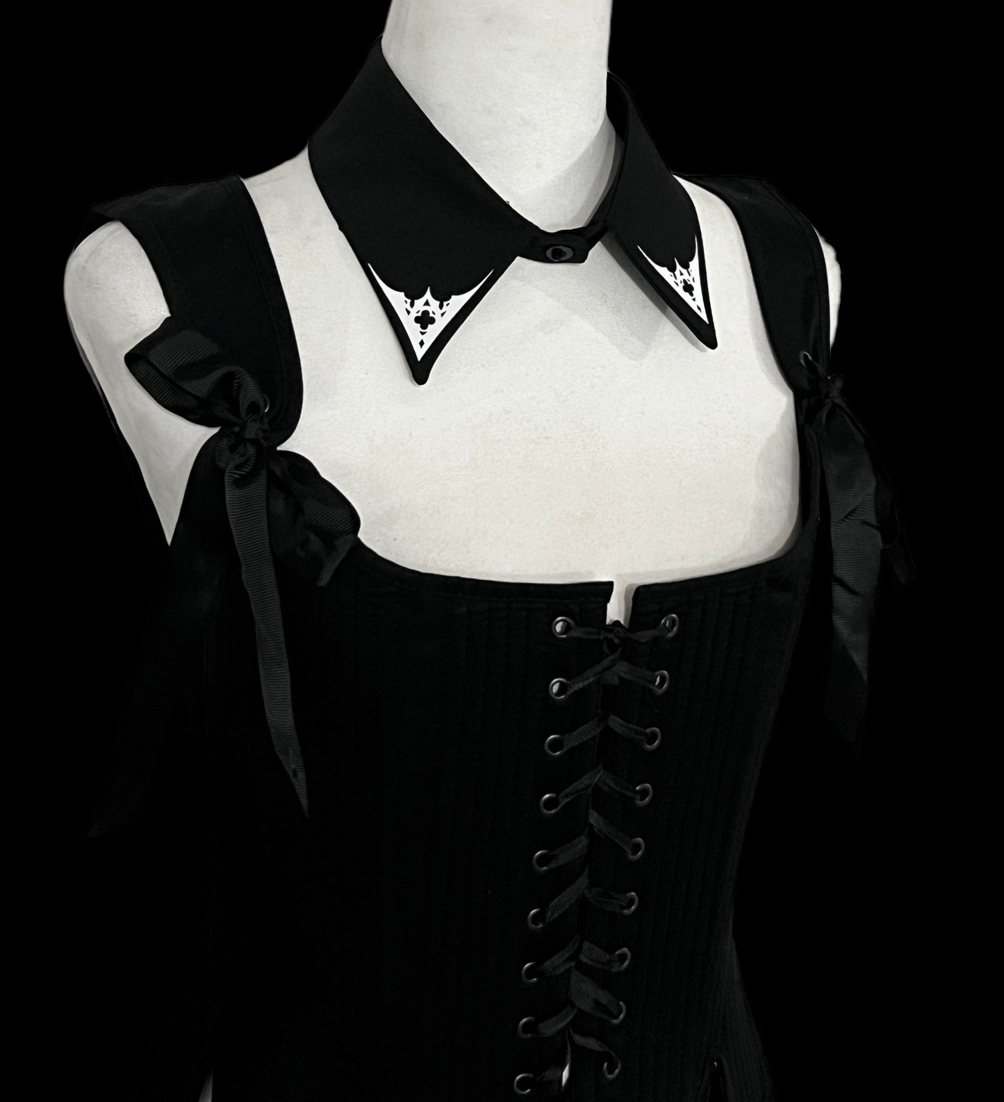 Cathedral window collar black