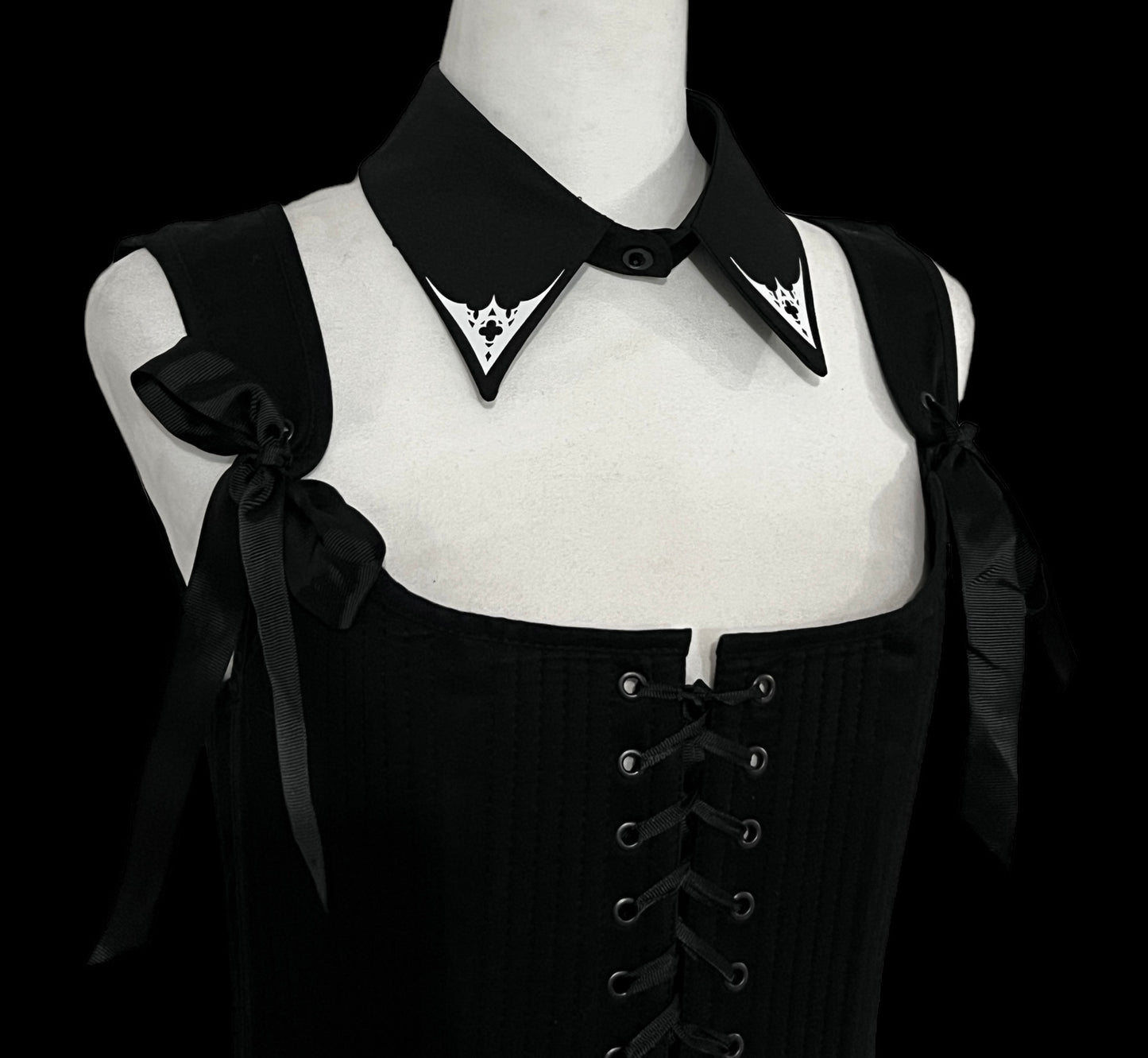 Cathedral window collar black