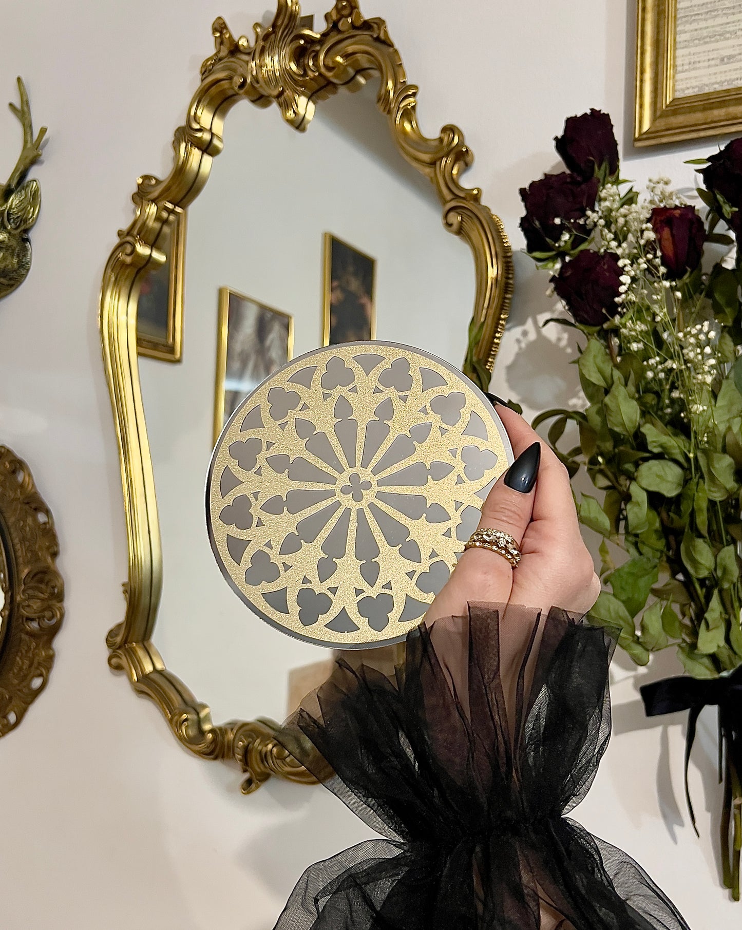 Cathedral window mirror - Gold