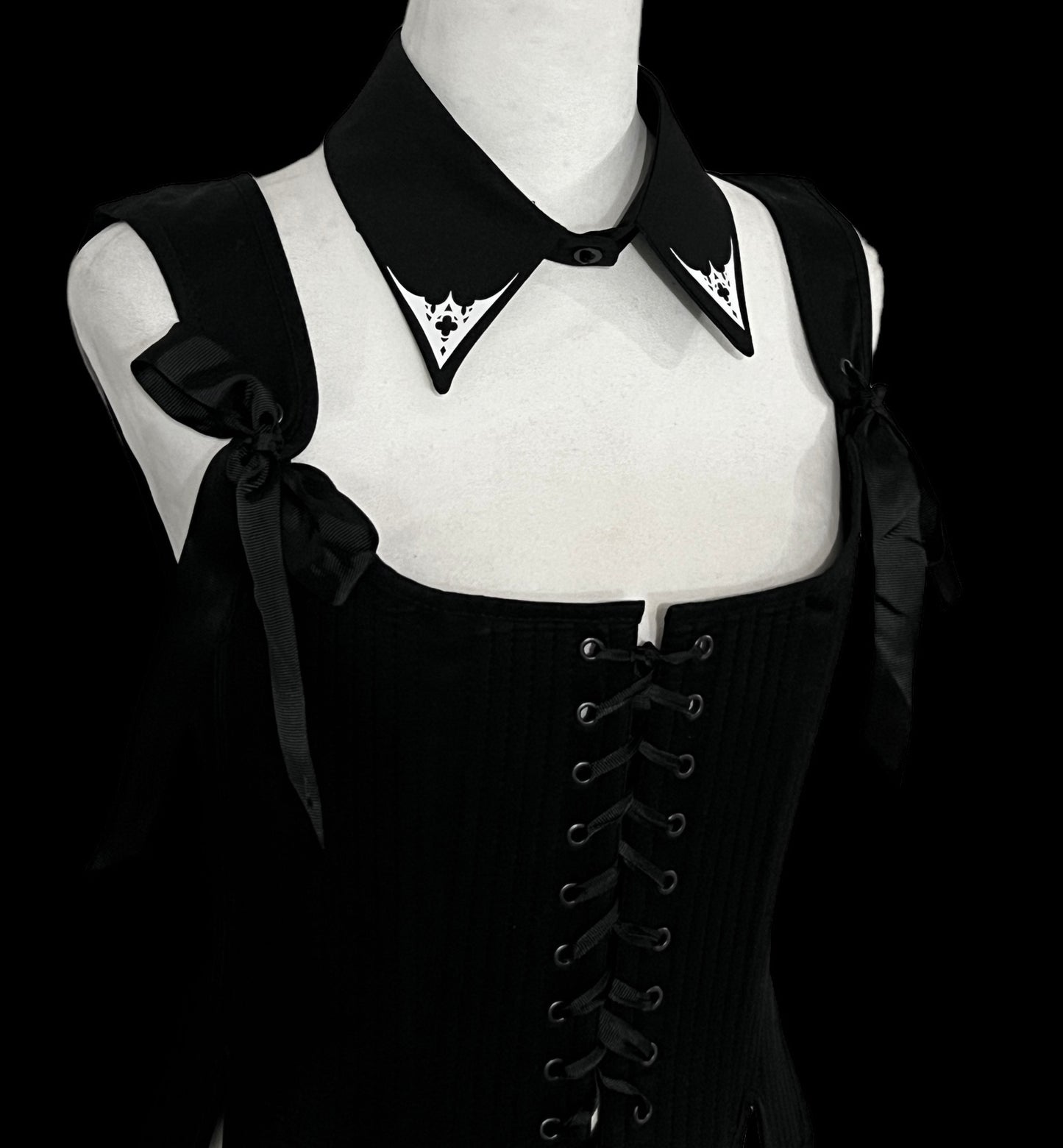 Cathedral window collar black
