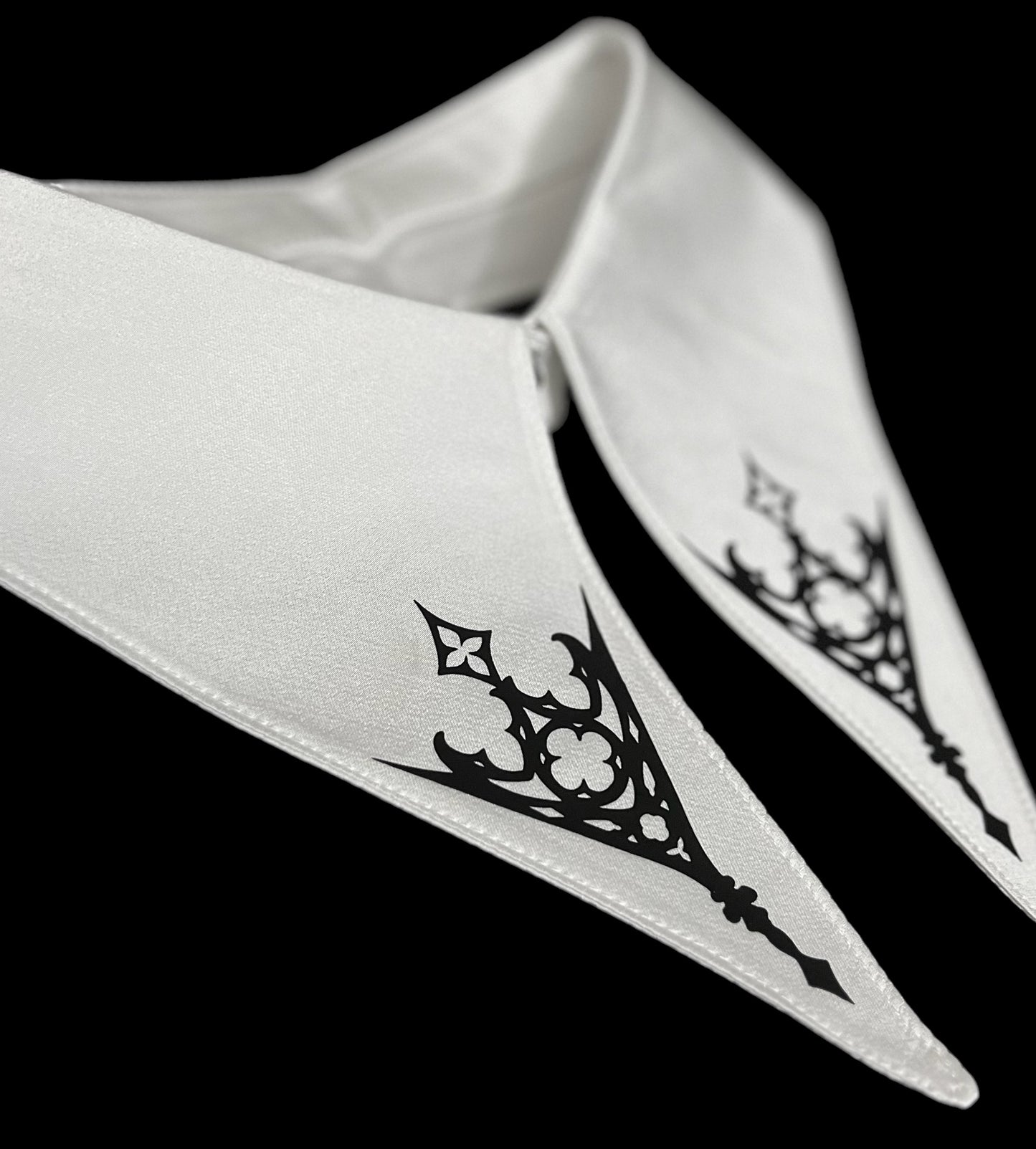 Cathedral window collar
