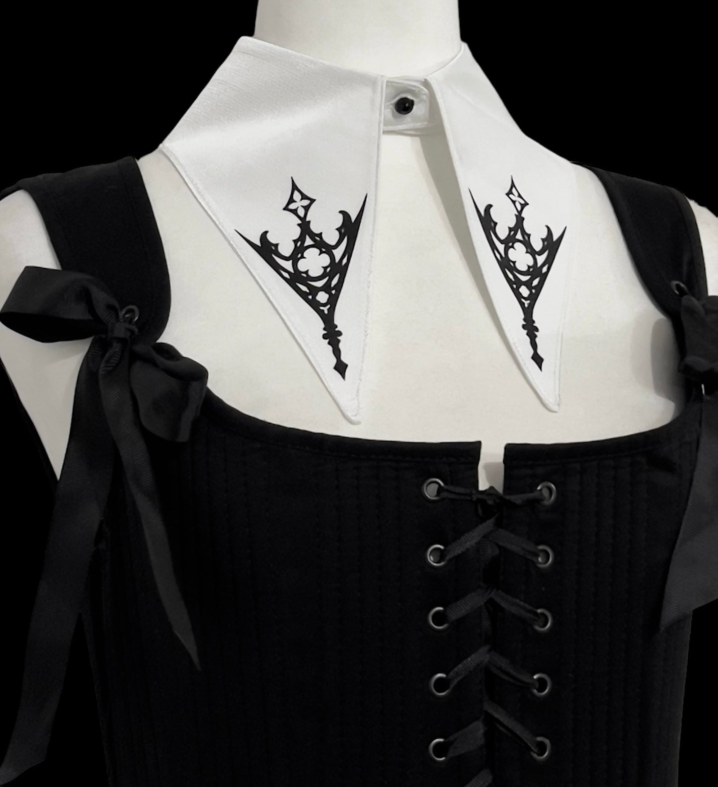 Cathedral window collar