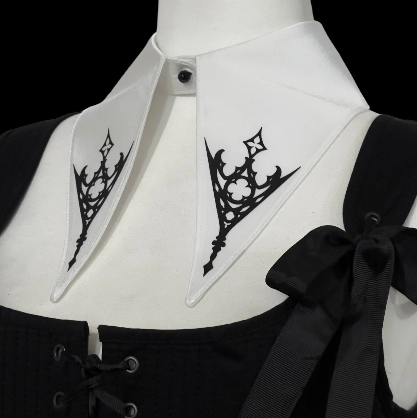 Cathedral window collar