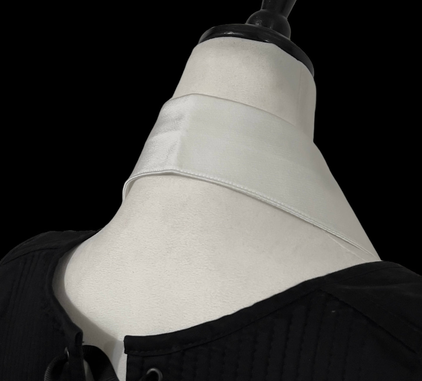 Cathedral window collar