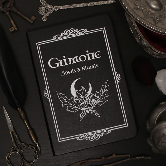 Book of shadows with Datura Stramonium - Grimoire