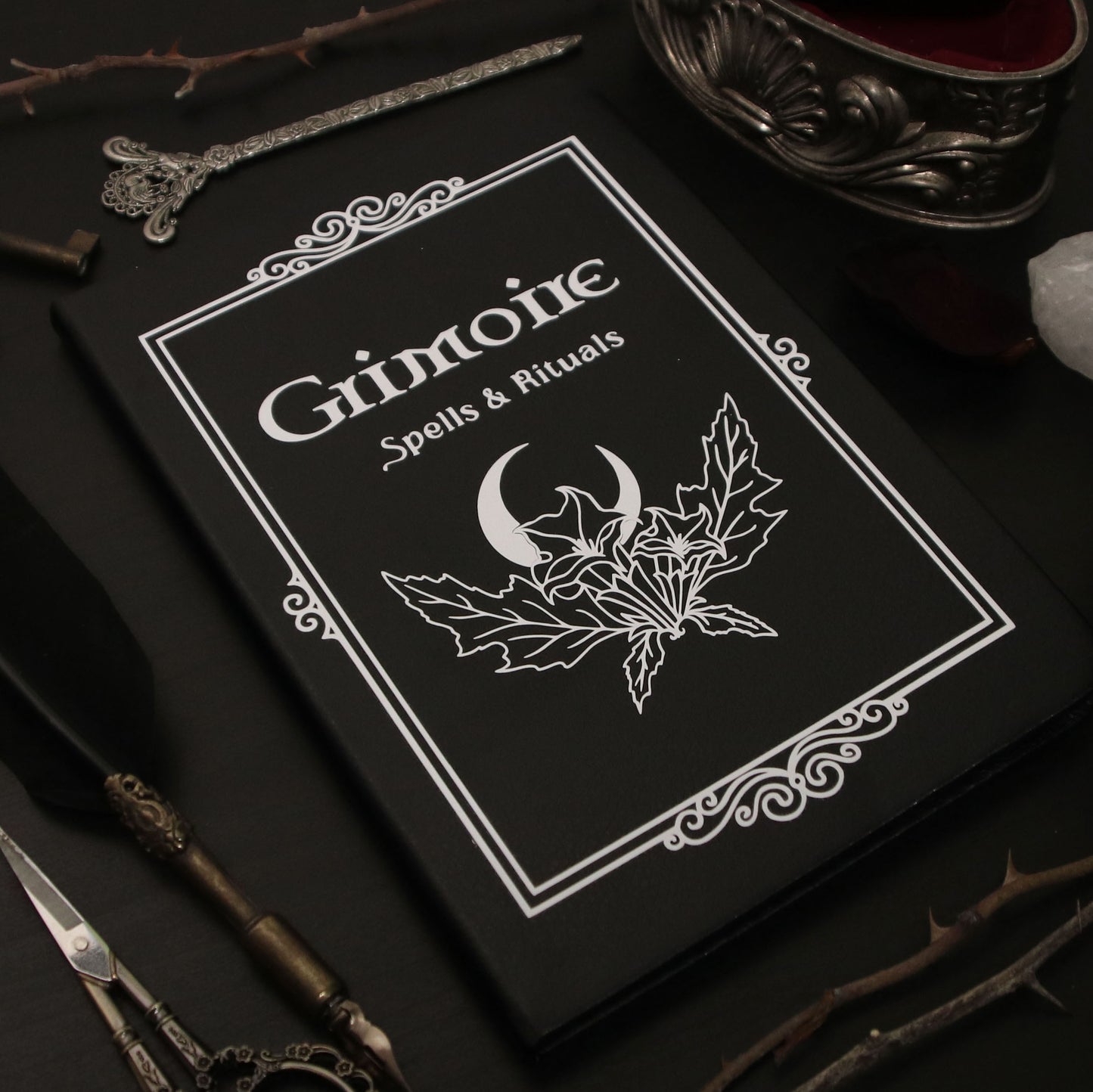 Book of shadows with Datura Stramonium - Grimoire