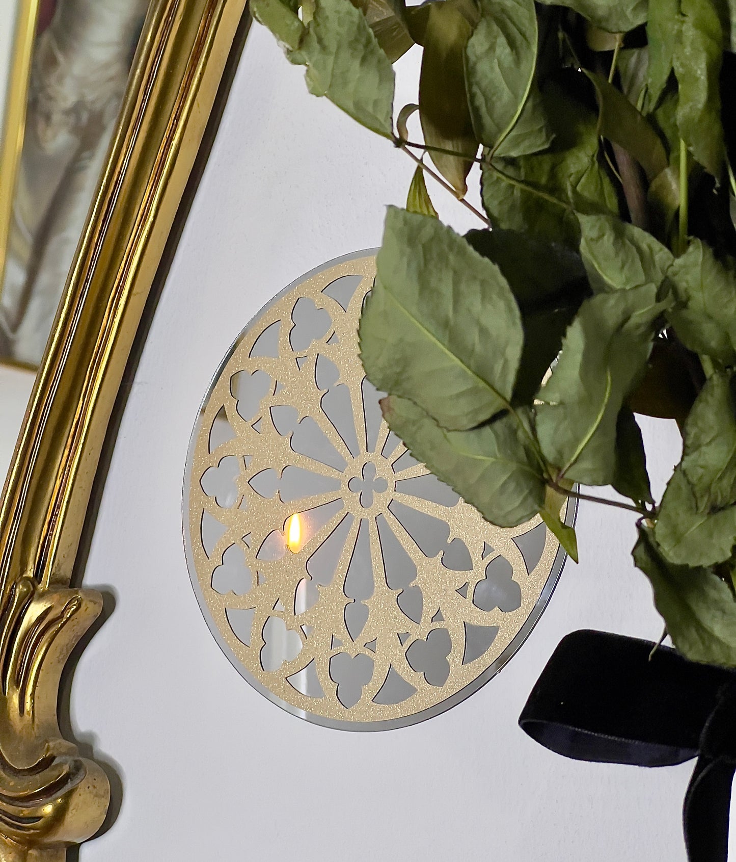 Cathedral window mirror - Gold