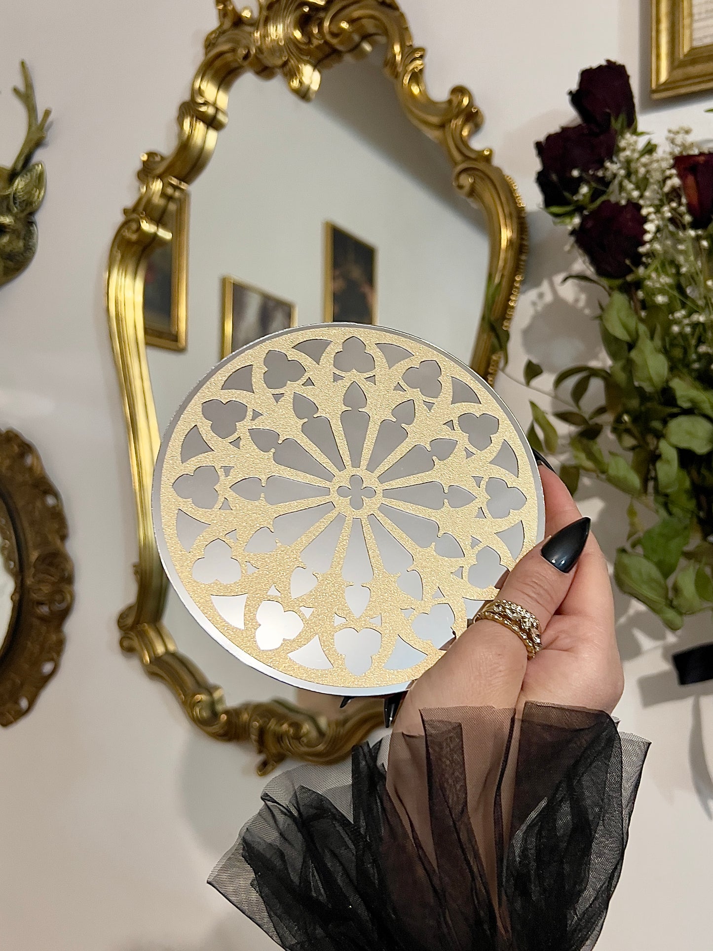 Cathedral window mirror - Gold